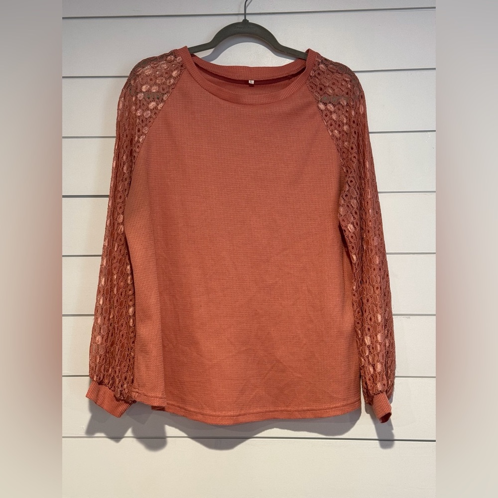 Amazon top with lace sleeves (005)